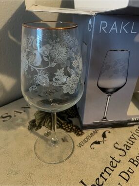 RAKLE 'Romance’Wine Glasses – Set of 4 (New in Box) Gold Rim wine Glasses
